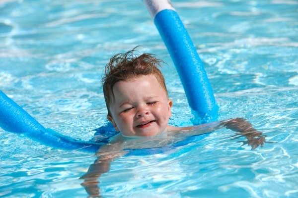 Aktivní trávení mateřské dovolené s plaváním kojenců Praha