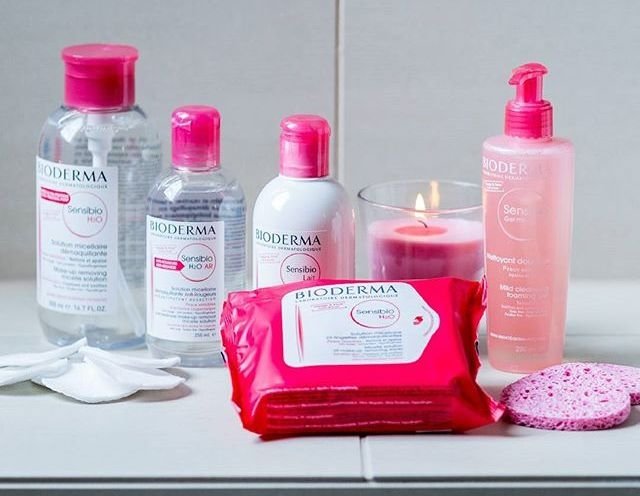 Micelární voda šetří čas i peníze. Nabízí efektivní čištění pleti bez kompromisů!